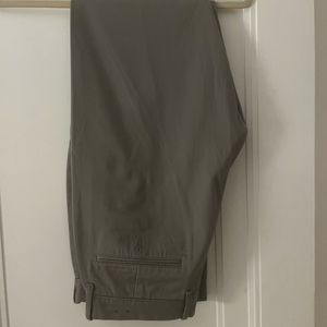 Like new J.Crew Men’s 770 Straight Fit Stretch Chino! (30x32)
